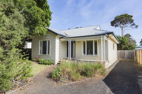 Tranquility In Cowes - Pets, Fireplace, WiFi, Linen, 350m Beach, 4 Bdrms - Accommodation Georgetown 3