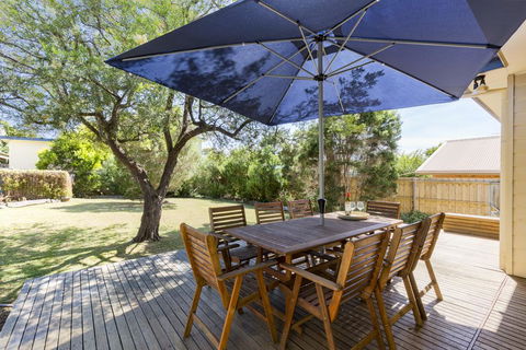 Tranquility In Cowes - Pets, Fireplace, WiFi, Linen, 350m Beach, 4 Bdrms - Accommodation Georgetown 2