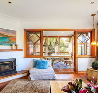 Treetops - elegant inviting designer cedar home - Accommodation Georgetown