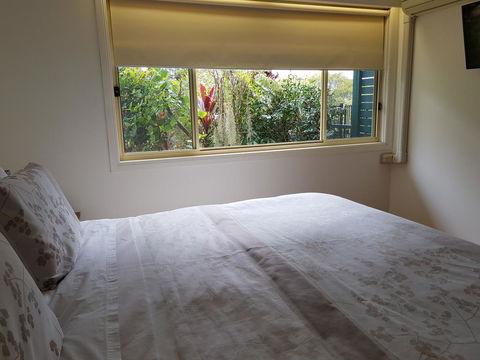 Tropical Coast Retreat - Pet Friendly - Accommodation Georgetown 3