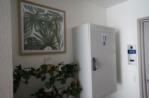 U201 Brunswick Living Brand New Deluxe Balcony Upper Floor Apartment Close To Airport And CBD - Accommodation Georgetown 2