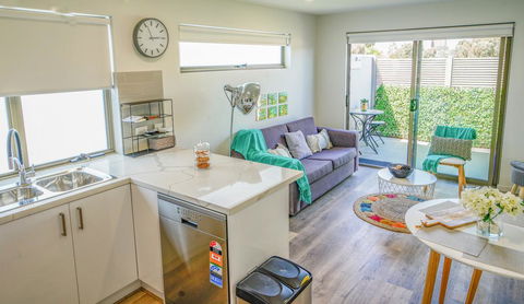 U201 Brunswick Living Brand New Deluxe Balcony Upper Floor Apartment Close To Airport And CBD - Accommodation Georgetown 0