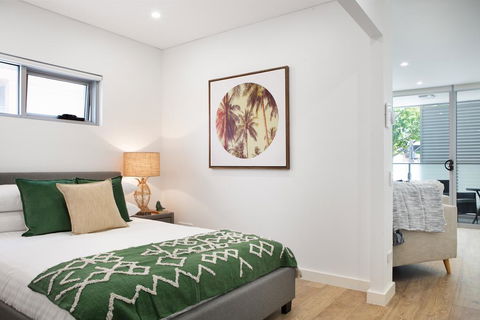 Ultra Modern Studio Suite With Balcony Near Shops - Accommodation Georgetown 0