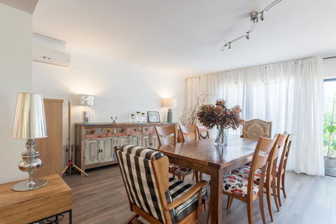 ULTRA SPACIOUS STYLISH HOME IN PRESTONS - SYDNEY - Accommodation Georgetown 1