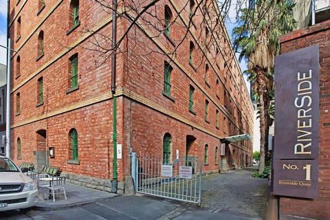 Ultra-chic Top Floor New York Style Loft Apartment - Accommodation Georgetown 0