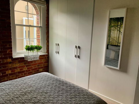 Ultra-chic Top Floor New York Style Loft Apartment - Accommodation Georgetown 1