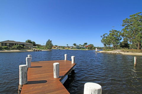 Unbeatable Waterfront Location - Accommodation Georgetown 2