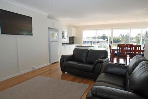 Unbeatable Waterfront Location - Accommodation Georgetown 3