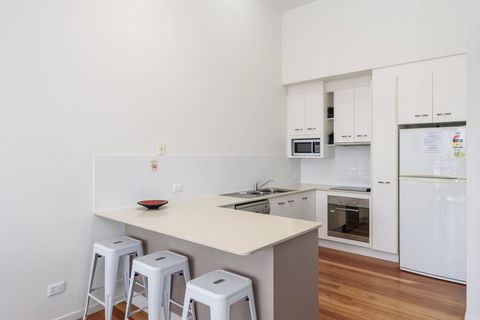 Unit 2 Rainbow Surf - Modern, Double Storey Townhouse With Large Shared Pool, Close To Beach And Shops - Accommodation Georgetown 1