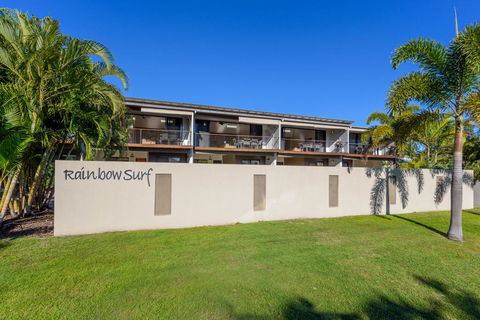 Unit 3 Rainbow Surf - Modern, Double Storey Townhouse With Large Shared Pool, Close To Beach And Shop - Accommodation Georgetown 2