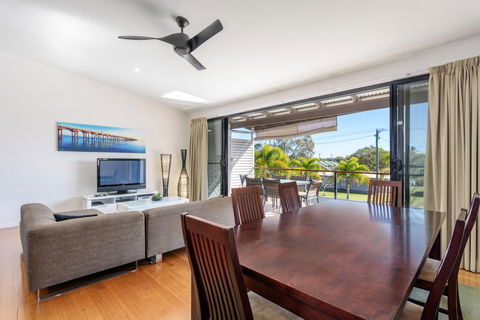 Unit 3 Rainbow Surf - Modern, Double Storey Townhouse With Large Shared Pool, Close To Beach And Shop - Accommodation Georgetown 0