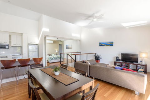 Unit 4 Rainbow Surf - Modern, Double Storey Townhouse With Large Shared Pool, Close To Beach And Shop - Accommodation Georgetown 0