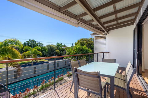 Unit 4 Rainbow Surf - Modern, Double Storey Townhouse With Large Shared Pool, Close To Beach And Shop - Accommodation Georgetown 3