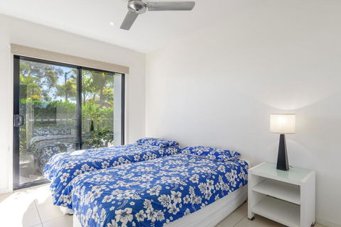 Unit 5 Rainbow Surf - Modern, Double Storey Townhouse With Large Shared Pool, Close To Beach And Shop - Accommodation Georgetown 3
