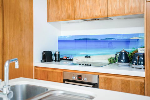 Unit 6 Plantation - Rainbow Beach, Plantation Resort, Ground Floor, Aircon, Pool, Spa - Accommodation Georgetown 2