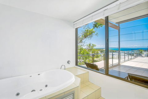 Unit 6 Rainbow Sea - Rainbow Beach, Amazing Ocean Views, Aircon, Wi-Fi, Pool, Walk To Beach - Accommodation Georgetown 2