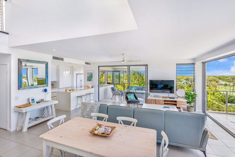 Unit 6 Rainbow Sea - Rainbow Beach, Amazing Ocean Views, Aircon, Wi-Fi, Pool, Walk To Beach - Accommodation Georgetown 1