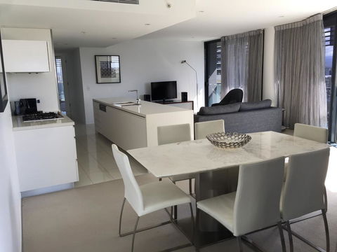 Upmarket Resort At Oracle Broadbeach URGC - Accommodation Georgetown 0