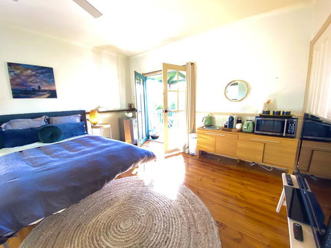 Valley Abode Large Studio Suite -private Ensuite - Accommodation Georgetown 2