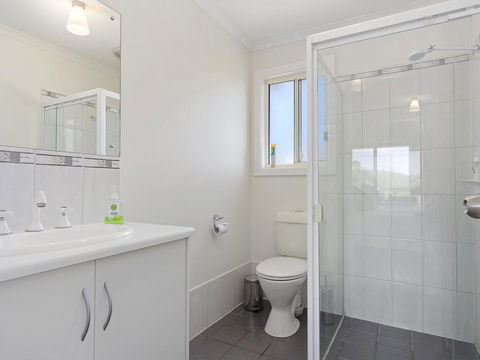VALLEY VIEWS - 10 Valley Heights Drive - Accommodation Georgetown 0