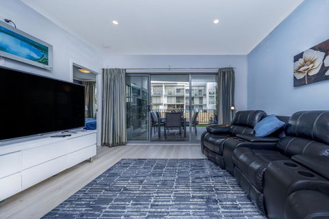 Venetian Canal Apartment-Close To Beaches And Marina - Accommodation Georgetown 2
