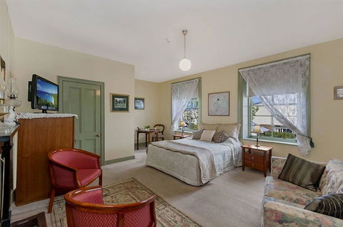 Victoria House - Accommodation Georgetown 0
