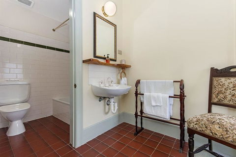 Victoria House - Accommodation Georgetown 1