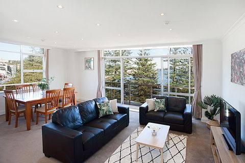 View Of Manly Pines And Waves From Large Apartment - Accommodation Georgetown 3