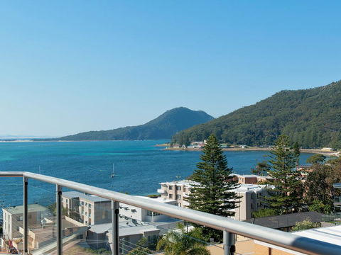 Views, Views & More Views, Sub-Penthouse In Shoal Bay - Accommodation Georgetown 1