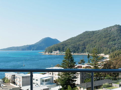 Views, Views & More Views, Sub-Penthouse In Shoal Bay - Accommodation Georgetown 0