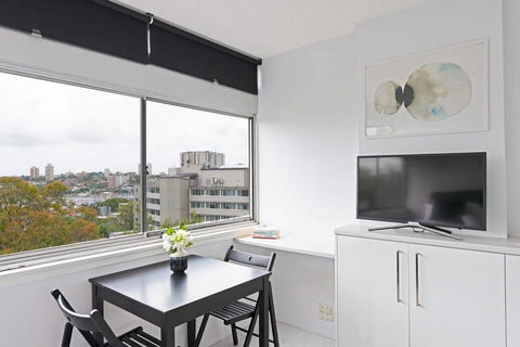 Views To Die For// Studio Rushcutters Bay // Free Parking - Accommodation Georgetown 3