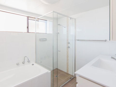 Villa Capri 3, Just A Hop, Skip And Jump To Bowling Club - Accommodation Georgetown 1