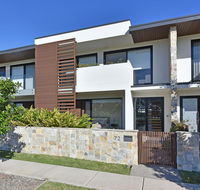 Villa Catania Waterside at Trinity Point - Accommodation Georgetown
