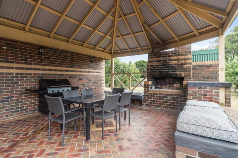 Villa Di Morcone By The Bay - Accommodation Georgetown 1