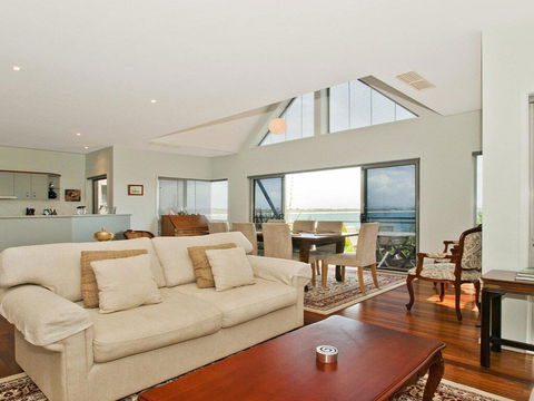 Villa Mer - Stylish Waterfront Accommodation - Accommodation Georgetown 0
