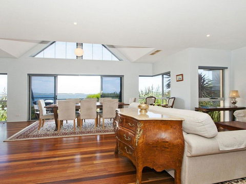 Villa Mer - Stylish Waterfront Accommodation - Accommodation Georgetown 3