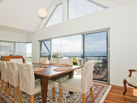 Villa Mer - Stylish Waterfront Accommodation - Accommodation Georgetown 2