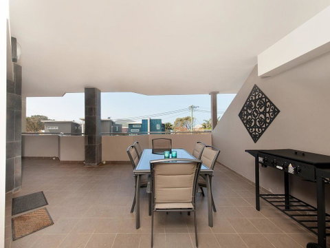 Villa Serene @ Fingal Bay - Accommodation Georgetown 3