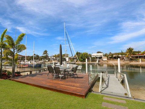 WATERFRONT HOME BORDERING MOOLOOLABA - Accommodation Georgetown 1