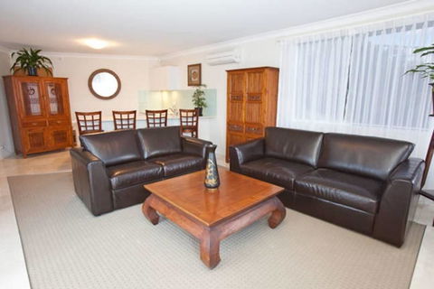 Waterfront On Manly Harbour - Accommodation Georgetown 2