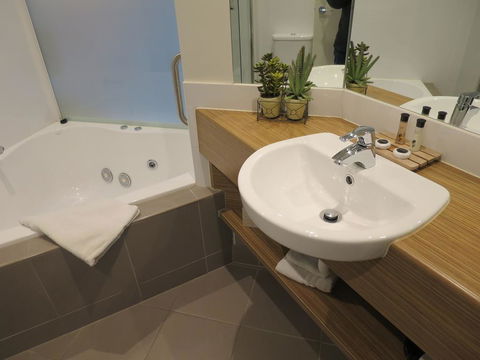 Waterfront@Waves - Accommodation Georgetown 1