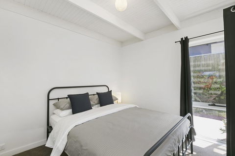 Mysa Anglesea Sleeps 7 WiFi SmartTV Cafes Shops - Accommodation Georgetown 8