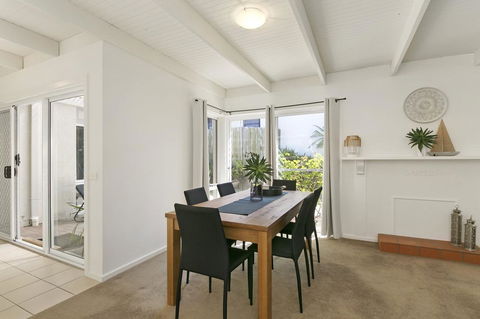 Mysa Anglesea Sleeps 7 WiFi SmartTV Cafes Shops - Accommodation Georgetown 9
