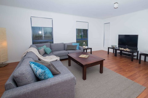 Demure Charm - Accommodation Georgetown 2