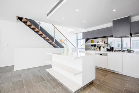 Docklands Waterfront Luxury Villa - Accommodation Georgetown 10