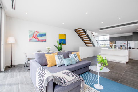 Docklands Waterfront Luxury Villa - Accommodation Georgetown 9
