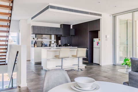 Docklands Waterfront Luxury Villa - Accommodation Georgetown 11