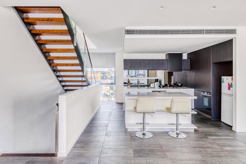 Docklands Waterfront Luxury Villa - Accommodation Georgetown 8