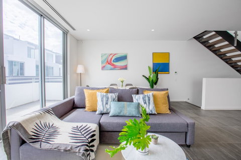 Docklands Waterfront Luxury Villa - Accommodation Georgetown 5