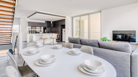 Docklands Waterfront Luxury Villa - Accommodation Georgetown 7